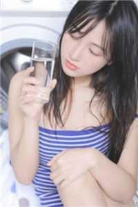 一只狐狸失足掉到了井里